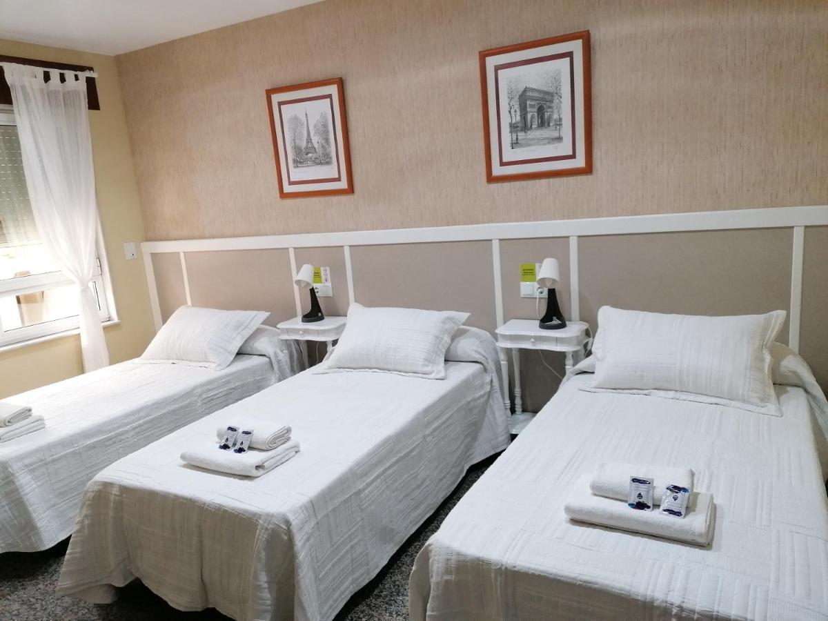 Cuatro Caminos Hotel Sarria Bagian luar foto