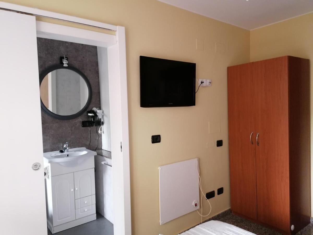 Cuatro Caminos Hotel Sarria Bagian luar foto