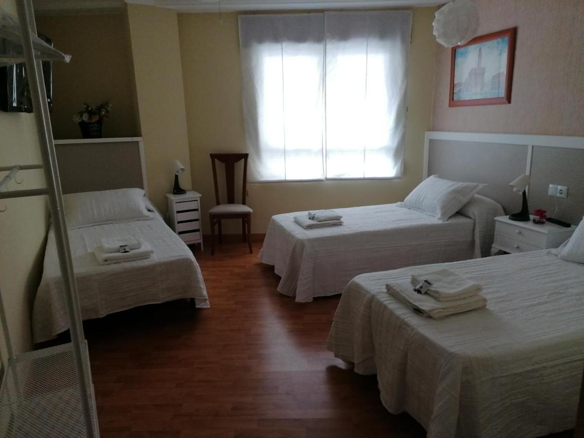 Cuatro Caminos Hotel Sarria Bagian luar foto