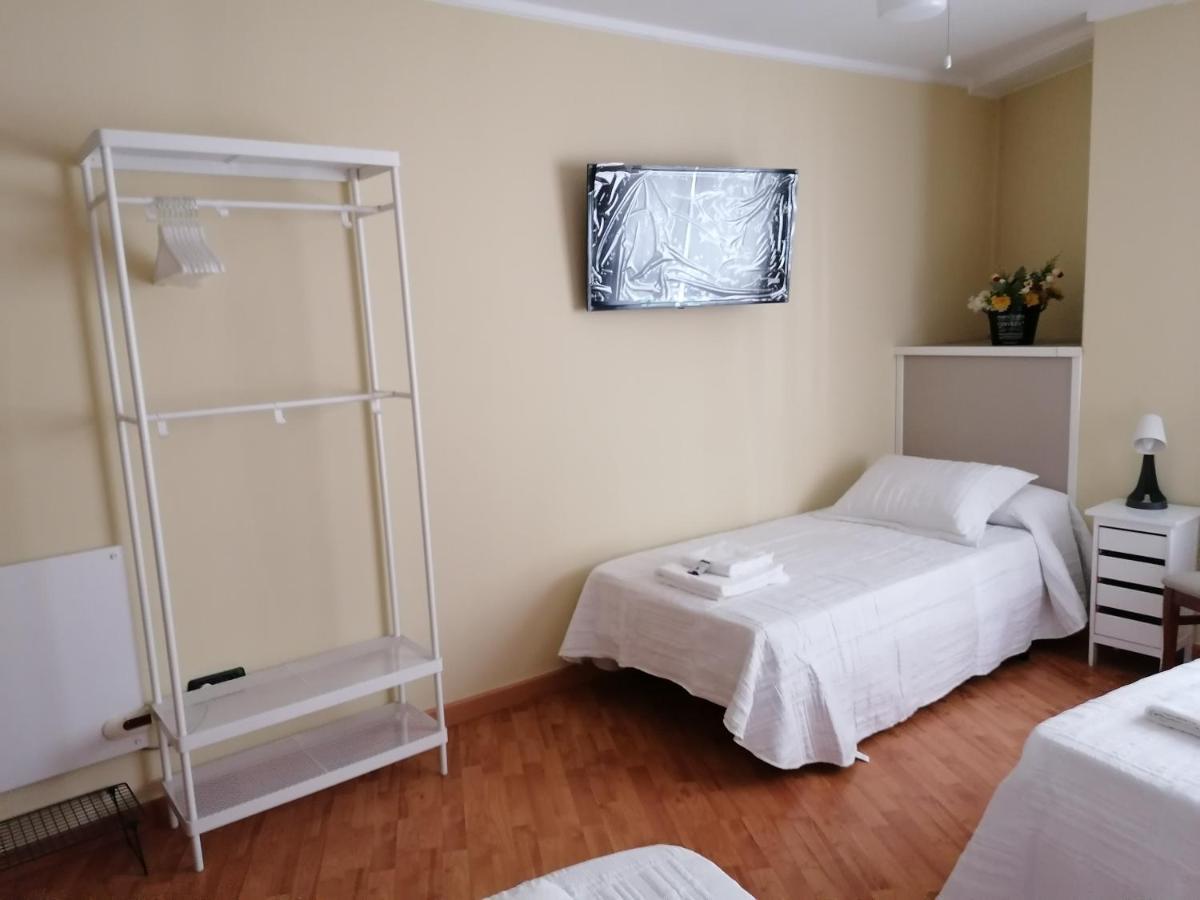 Cuatro Caminos Hotel Sarria Bagian luar foto
