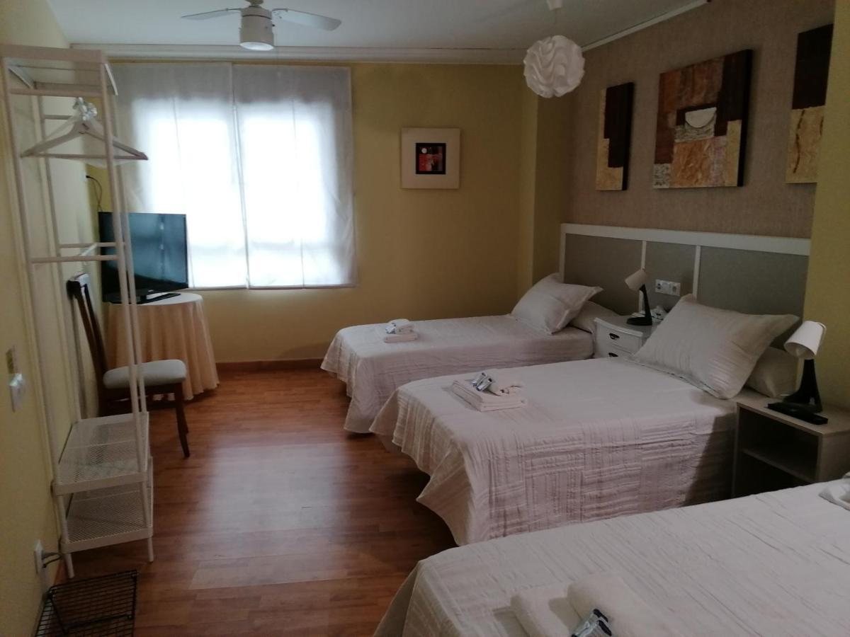 Cuatro Caminos Hotel Sarria Bagian luar foto