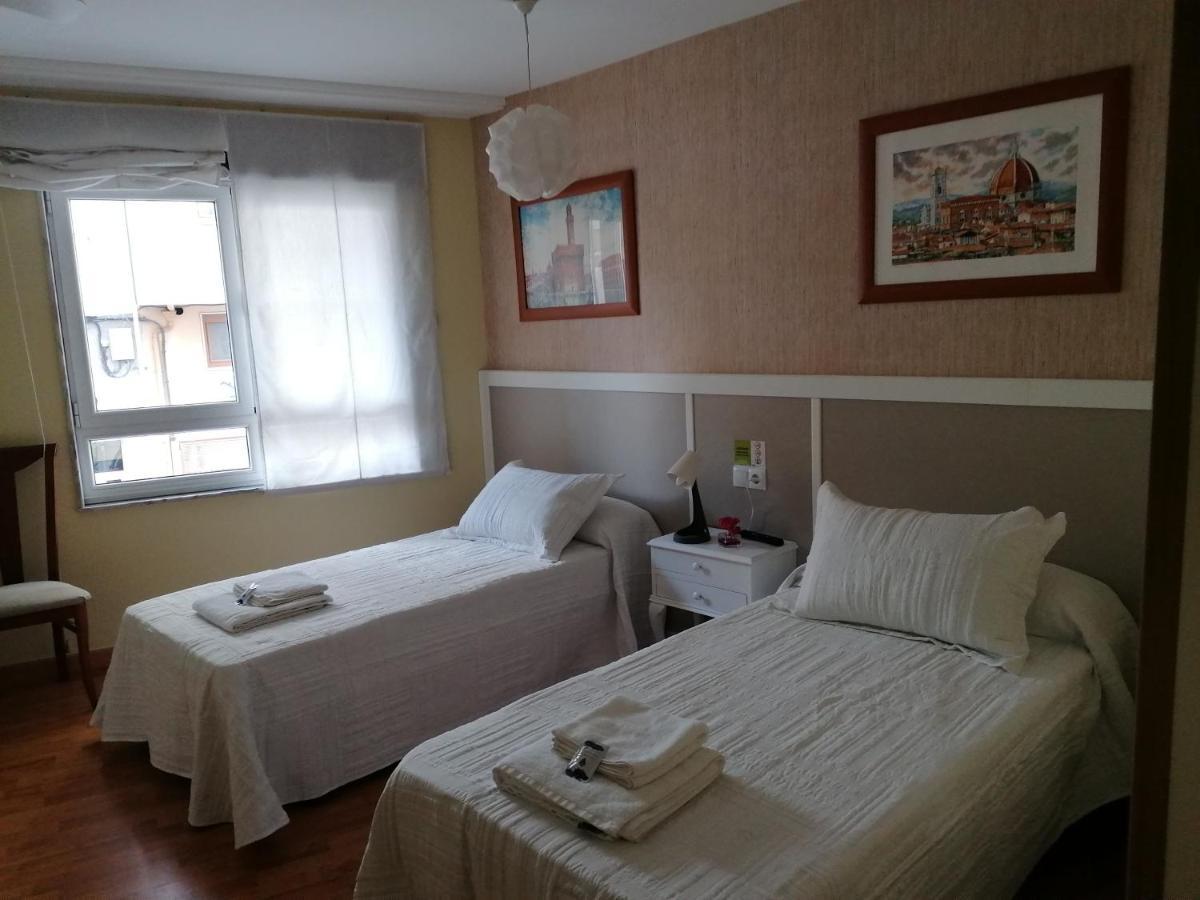 Cuatro Caminos Hotel Sarria Bagian luar foto