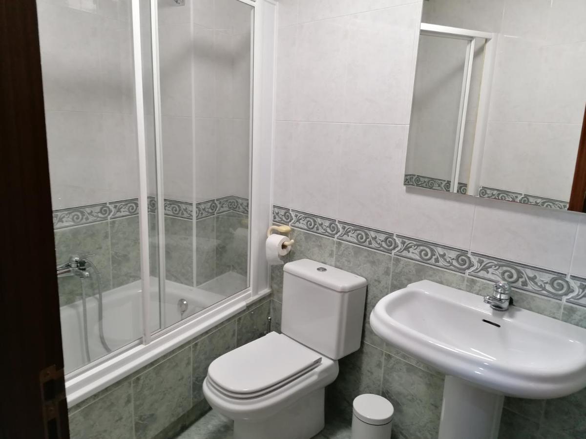 Cuatro Caminos Hotel Sarria Bagian luar foto